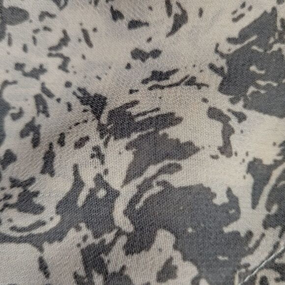 BKE Women's Long Sleeve V-Neck Button-Down Blouse - Picture 11 of 12